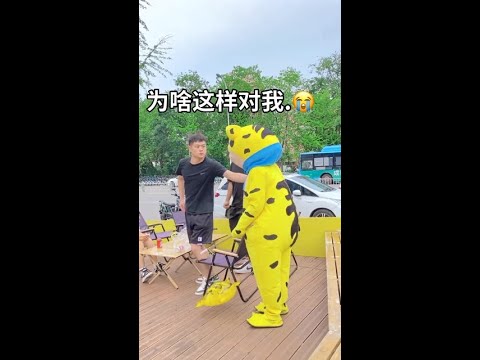 眼见不一定为实…#网红青蛙 #夏日气象剧 #笑点不打烊计划 @快手热点(O40300129) @快手搞笑(O40300109)