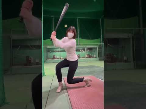 約130kmの高速ボールを打つ野球女子　#野球 #baseball #shorts