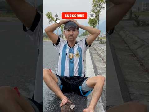 Ronaldo Rescued Messi... #kindness #ronaldo #messi