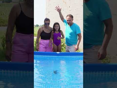 Aurora Galleggia o Affonda❓🥽🤣#challenge #shortsvideo #challengevideo #family #shortsviral #funny