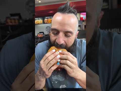 PROBANDO LA HAMBURGUESA DE EMILIANO “DIBU” MARTÍNEZ EN MOSTAZA (BUENOS AIRES)