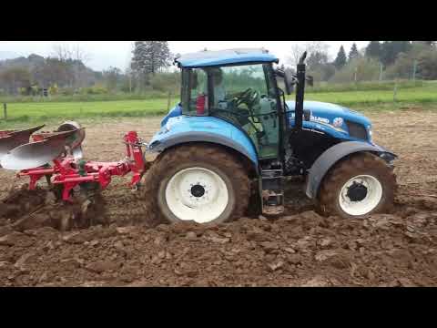 Plowing the Fields of Slovenia (Oranje) with a New Holland T5 105 and 2 furrow Vogel&Noot Plow