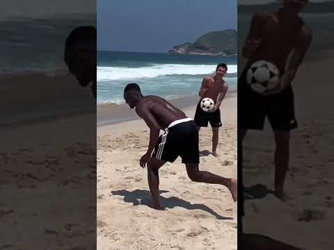 Extrem blamiert vor Brasilianischen Fußballern #fußball #comedy #shorts