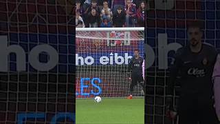 El penalti parado por ARNAU TENAS