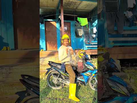 न्यू हेलमेट😂😂 #shorts #viralshorts #ytshortsvideo #foryou #harvesting #malaysia