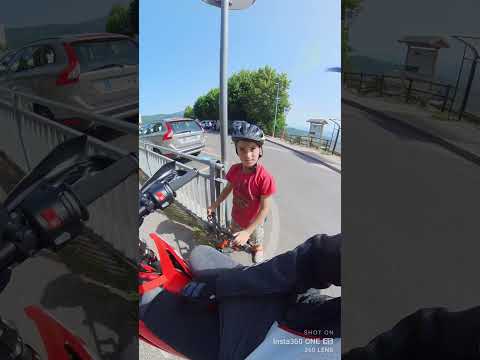 Futuri piccoli motociclisti #shorts #moto #bambini
