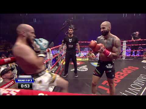 Furia din ring! Adrian Baciu l-a tocat secundă cu secundă pe Răzvan Duţă, omul lui Benny!