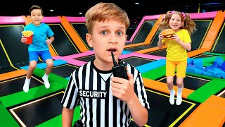 ¡Reglas divertidas de seguridad en Loco Bear! Parque de juegos bajo techo para niños