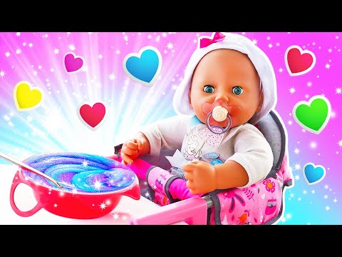 La bambola Annabelle ha un seggiolino nuovo! VIdeo e giochi con le bambole per bambini piccoli