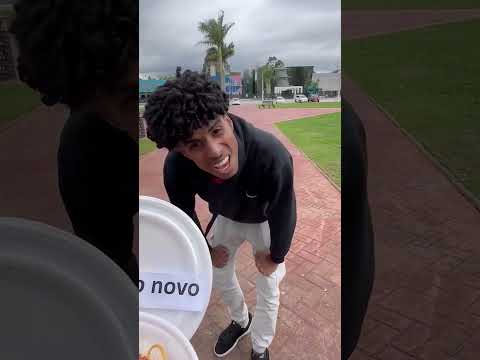 Milionário ajuda um jovem batalhador que pediu ajuda para ir ao hospital fica com a esposa grávida😭
