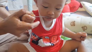 The baby is learning to eat.#baby #cute #eating
