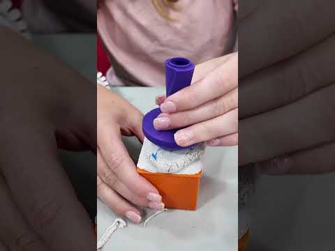 Assistant Makes DIY Red Yellow and Blue Sand Art #FamilyFun #wintercrafts