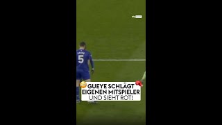 Idrissa Gueye schlägt eigenen Mitspieler 🥊⚠️