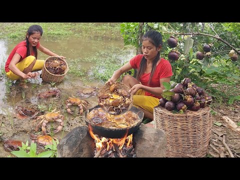 Pick mangosteen fruit and Catch Mountain Crabs in forest, Cooking crabs for survival food