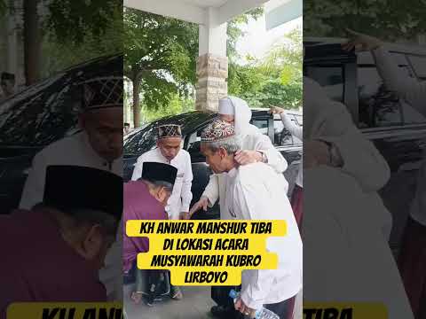 KH Anwar Manshur tiba dilokasi Musyawarah Kubro Lirboyo