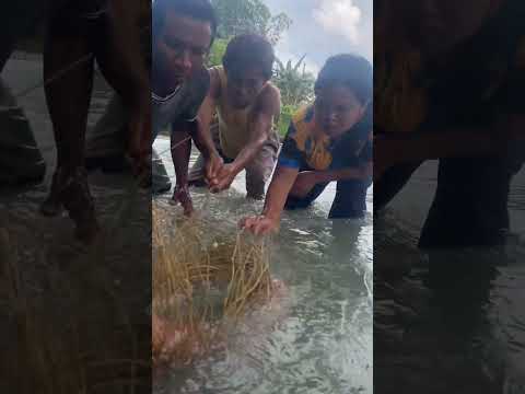 Nakakita siya ng paa sa ilog. Abacca vlog | just for fun #justforfun #funny #comedymoments