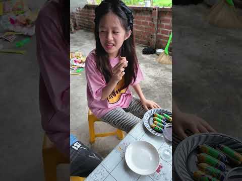 Hiểu nhầm cậu bé tốt bụng ngồi chung bàn ăn #shorts