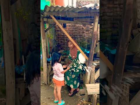 Ibu Galak Amat ❗️Asih Cuma Mau Main Air Hujan 😭