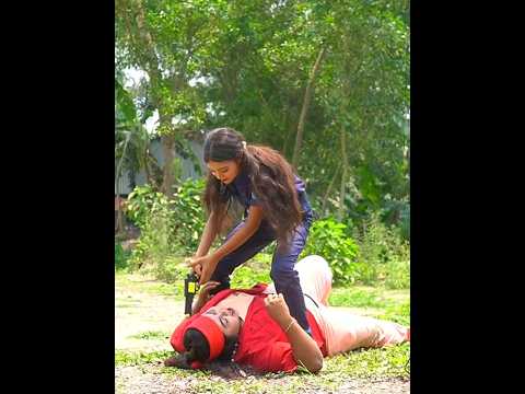 জেলখানাতে যাইয়া দেখি পুলিশ পাগল—