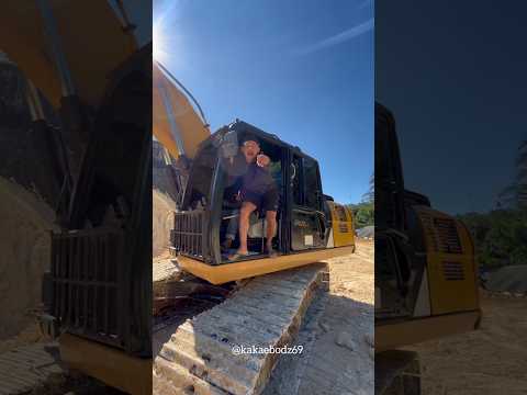 BALAPAN EXCAVATOR BEKO BENERAN SAMBIL NGDRIFT