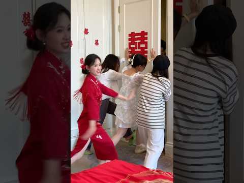 Cô dâu chặn cửa ngày đính hôn dễ thương quá đi #wedding #dressess #shortvideo #cute #dress #beauty