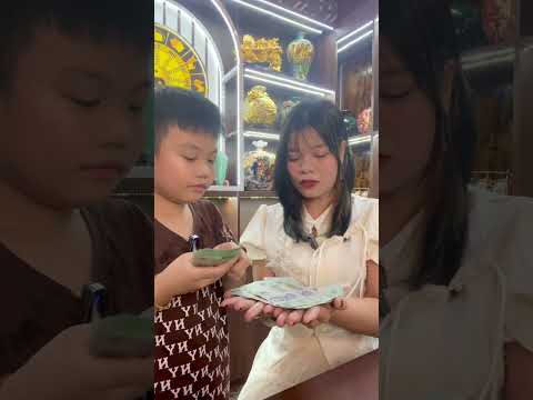 Tấm gương vàng trong làng đập lơn tặng mẹ sinh nhật