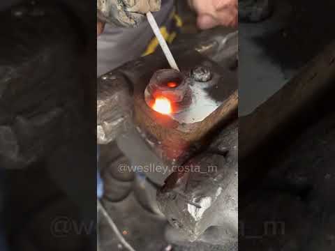 Sacando parafuso #tornocnc #welding #cncmill #mecanico #machine #cnc #metal #shorts