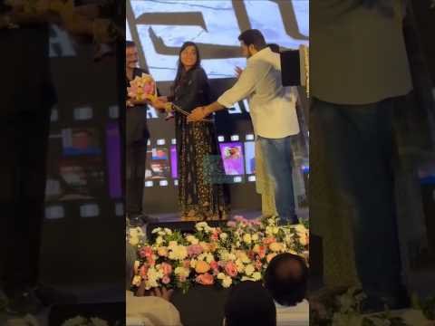 മകളുടെ ആദ്യ സിനിമയുടെ തുടക്കത്തിന് അച്ഛന്റെ സ്നേഹം കണ്ടോ 😍🥰#mohanlal #mayamohanlal