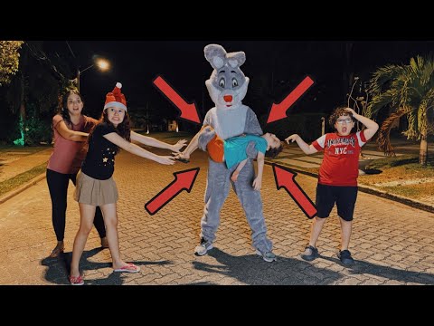 O COELHO MALVADÃO PEGOU O CAIO NA RUA!