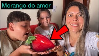 Fizemos o morango do amor. Será que conseguimos?😜