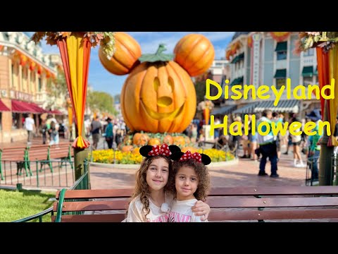 Sierra and Rhia trip to DISNEYLAND CALIFORNIA - Fun adventure