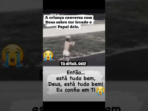 A criança conversa com Deus sobre ter levado o Papai dele. Tá dificil, ORE!