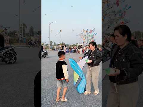 Con Muốn Chơi Thả Diều #shorts #shortvideo #thadieu #kite #lebinhdan