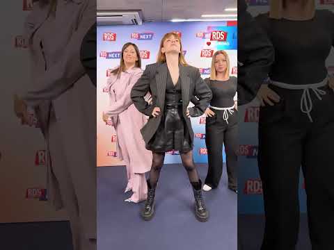 Sanremo 2024: Annalisa insegna il balletto di “Sinceramente” a Petra Loreggian e Gaia Garavaglia