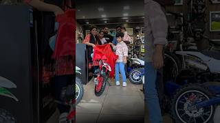 Curtain ചേട്ടൻ പൊക്കിക്കോ ഞാൻ പിന്നിൽ ഉണ്ട് 🔥 #gifts #tranz