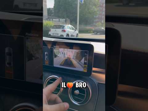 UNA RAGAZZA NON SI ACCORGE DELLA CAMERA 😱😱