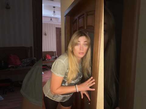 Когда муж в комнате сам