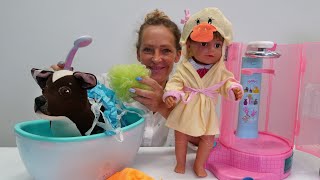 Spielspaß mit Nicole - Baby Born Younes und sein Hund Schoko müssen baden - Puppenvideo