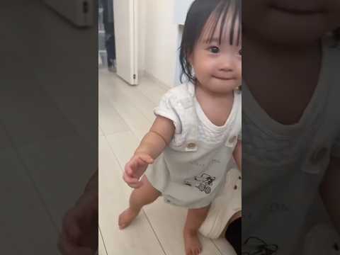 小さくても女の子🥰お化粧にニコニコな赤ちゃん/Even as a Baby, She Loves Makeup 💄🥰 #赤ちゃん #baby