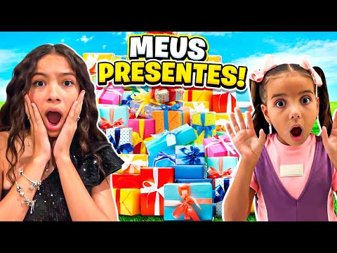 ABRINDO TODOS OS MEUS PRESENTES DE 15 ANOS | Família Julinha e Manu