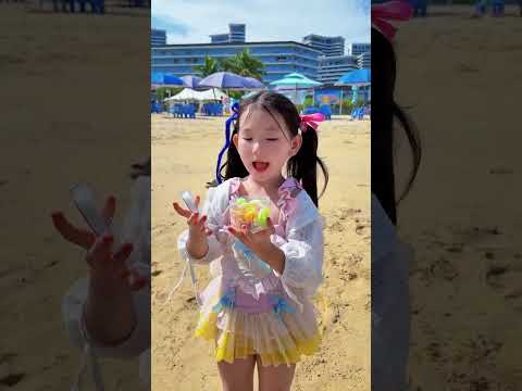 他们都在抢coco的泳圈。#小丑 #天使 #超人不会飞 #shorts