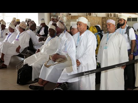 #LIVE🔴KUTOKA AIRPORT MUTAAMIRINA WA MANASIKI WAKIONDOKA TZ KWENDA UMRAH 10/12/2024