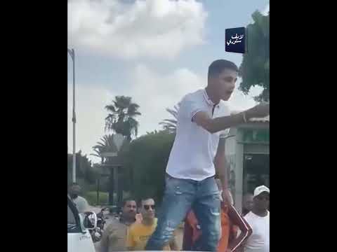 سائق  ميكروباس خبط طالبة أمام جامعة 6 أكتوبر وواقف يتحدى الناس في الشارع