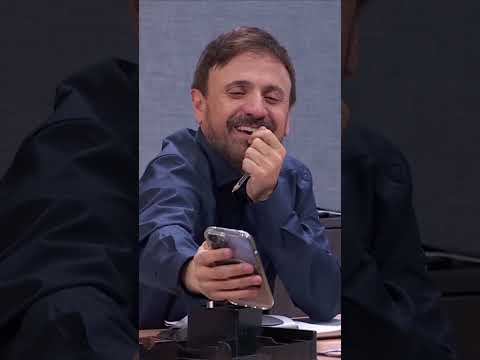 Cuando se queda una vacante libre para tu grupo de amigos y te ves obligado a hacer entrevistas…