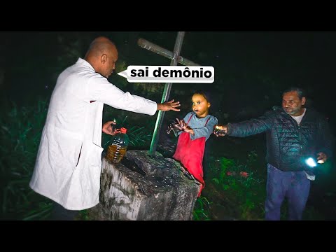 PASTOR DESTROI MAGIA NEGRA E LIBERTA ALMA PERDIDA!