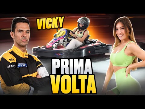 INSEGNO a VICKY a GIRARE sul GO KART!
