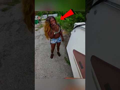 ¡Motociclista y el bote misterioso! 😱#shorts