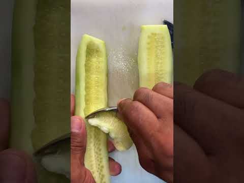 ￼ preparando un aguachile con mango