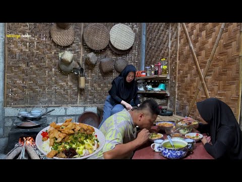 biasanya beli hari bikin sendiri sesuai selera ,membuat soto ayam bening super nikmat, masakan desa