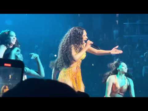 Megan Thee Stallion “What’s New” (live)